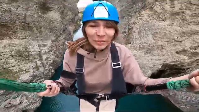Мила из Томска исполнила свою мечту, прыгнула на Сулакском каньоне. это совсем не страшно . смотреть онлайн
