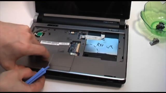 Acer Aspire One D250 Tear Down смотреть онлайн