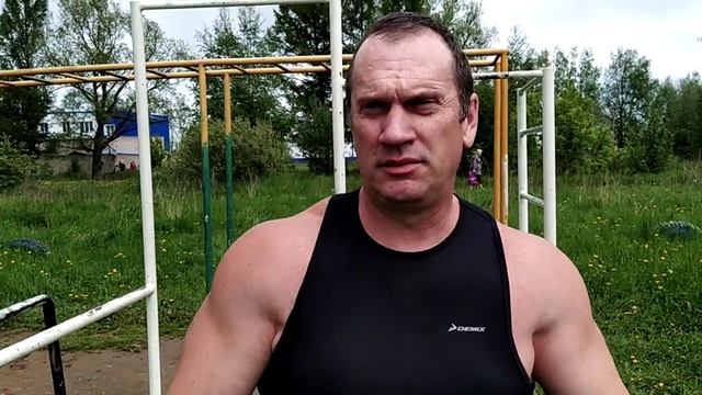 Челлендж за 30 сек. отжимания на брусьях и подтягивания на перекладине. В 50 лет, при 108 кг. смотреть онлайн