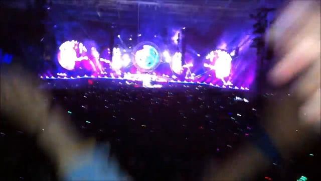 ColdPlay 2012  Every Teardrop Is A Waterfall @ Dragão Stadium.wmv