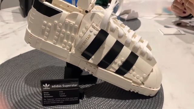 A Quick Review Of The LEGO Icons Adidas Originals Superstar - 10282 смотреть онлайн