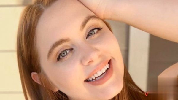 Emily Walden Biography wiki | Plus Size Model | Cosplayer | Blogger | Social Media Influencer