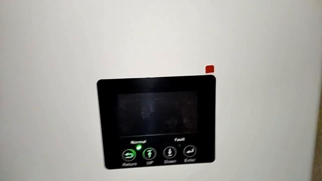 LuxPower гібридний сонячний інвертор Бюджетний монстр