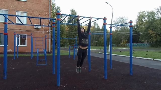 Как накачать Пресс на Турнике и Брусьях (Упражнения для мышц пресса) смотреть онлайн