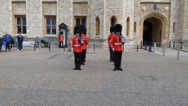 Nijmegen Company Grenadier Guards. Tower of London смотреть онлайн