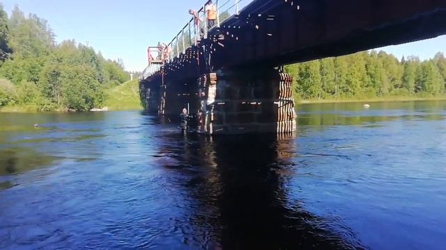 Водолазы РЖД на реке Шуя в Карелии смотреть онлайн