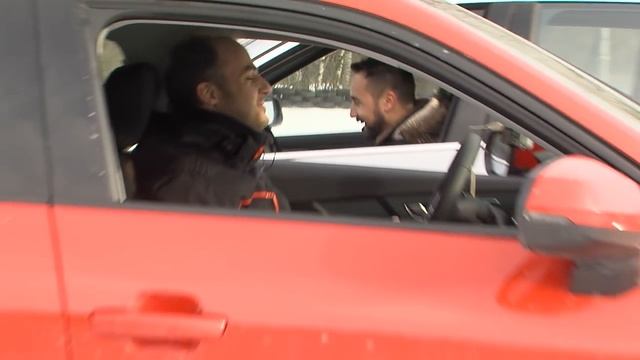 Audi Q2 vs BMW X1 смотреть онлайн