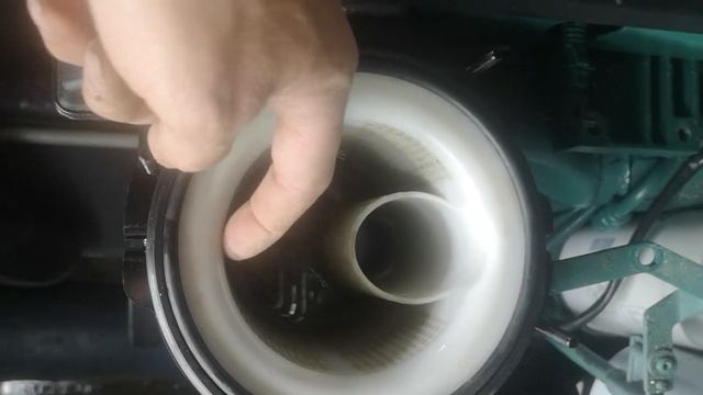 SOSTITUZIONE TAPPO FILTRO ACQUA SALATA CON VETRATO VOLVO PENTA D4/D6 21400685 смотреть онлайн