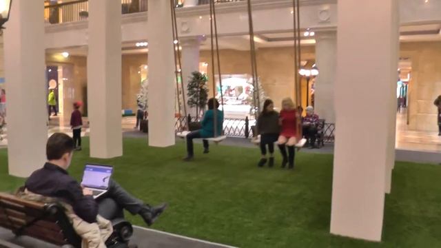 ЦДМ! Детский мир и девушки на качелях! Раскачай весну! Moscow (Москва), Россия (Russia). смотреть онлайн
