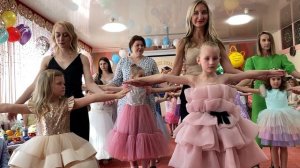 Танец девочек с мамами "Ты моя" (Валерия и Анна Шульгина) Группа №8 "Знайки".