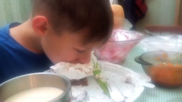 Как ест свинья.
