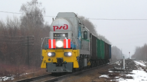 Газотепловоз ТЭМ19-001 в магистральной работе с грузовым поездом