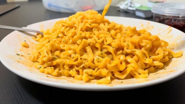 Samyang Buldak Cream Carbonara Korean Spicy Noodles Review смотреть онлайн