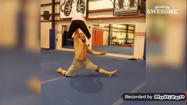 Самый сильный дядько с чувством юмора👍😂😂😂 смотреть онлайн