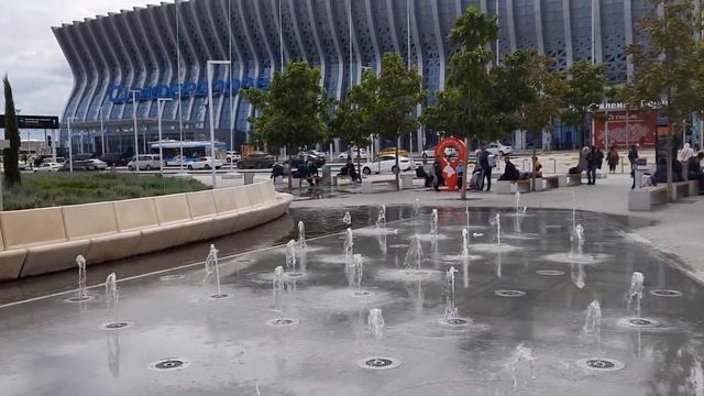 Проблемы Крыма с водой.Вот пример.В Симферополе в аэропорту нехватка воды фонтаны работают частичн смотреть онлайн