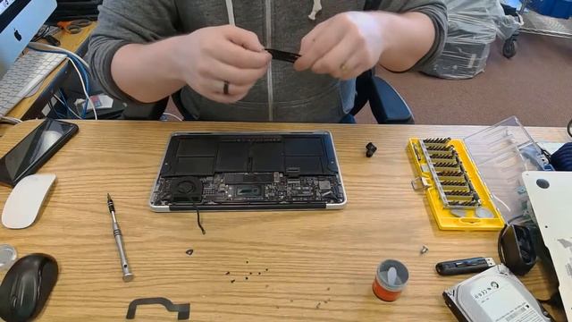 Applying Thermal Paste To Mid-2013 MacBook Air