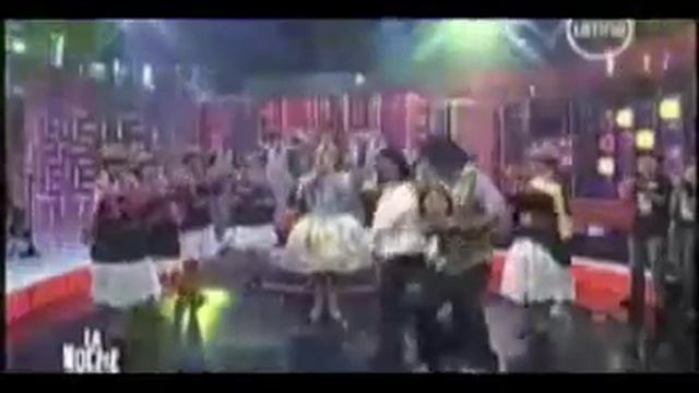 KEIKO BAILANDO HUAYNO POR DIA DE LA MADRE смотреть онлайн