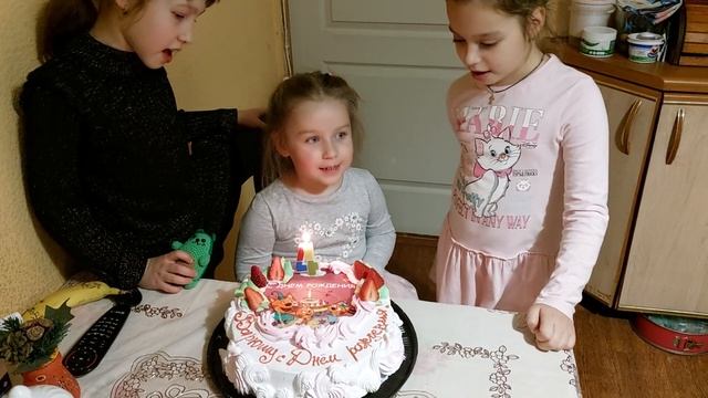 Happy Birthday, Варя!4 года смотреть онлайн