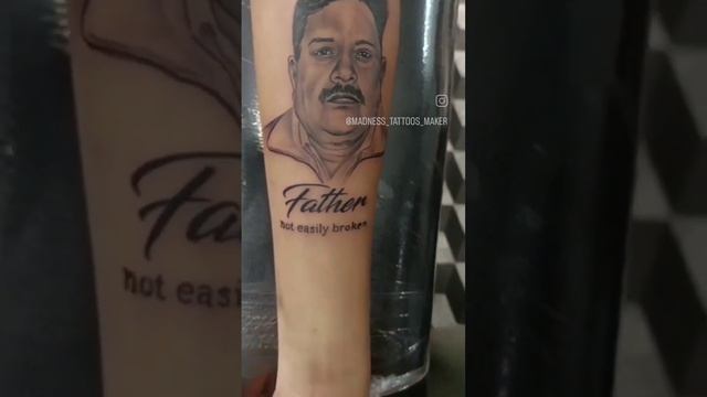 Beti ne banaya papa ki yaad me papa ka portrait tattoo. Surat ,Gujrat , Call for tattoo:-8905587877 смотреть онлайн