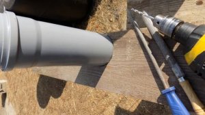 Вытяжка для выгребной ямы в туалете.