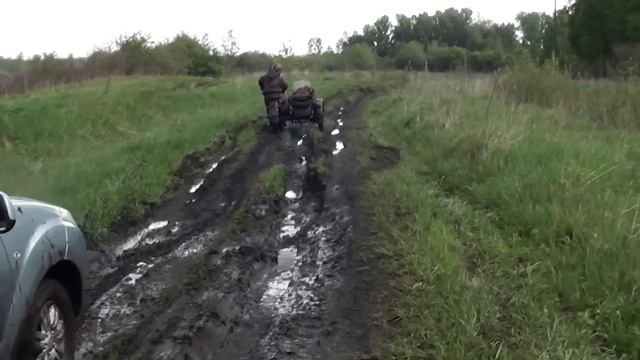 Мотоцикл Урал по жуткой грязи смотреть онлайн