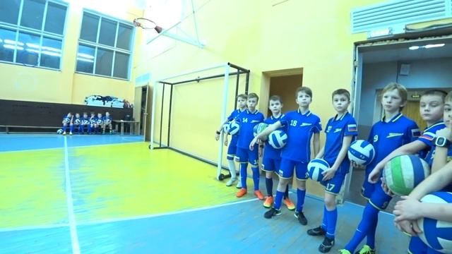 "Пенальти вратарь не в воротах" = старшие (УЛУЧШАЕМ НАСТРОЕНИЕ - МЕЖДУ ТЯЖЁЛЫМИ УПРАЖНЕНИЯМИ) смотреть онлайн