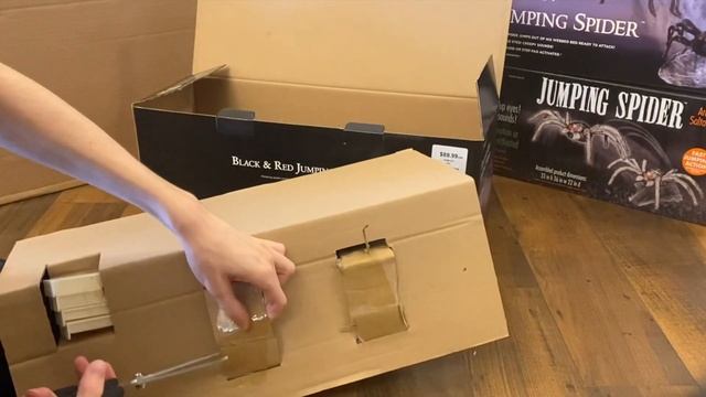 Black & Red Jumping Spider Unboxing/Setup - Spirit Halloween 2020 Animatronic смотреть онлайн