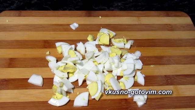 Салат из молодой капусты с редисом и яйцами | Вкусно готовим смотреть онлайн
