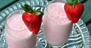 Как сделать молочный коктель/Молочный клубничный коктель/коктель на молоке/milkshake