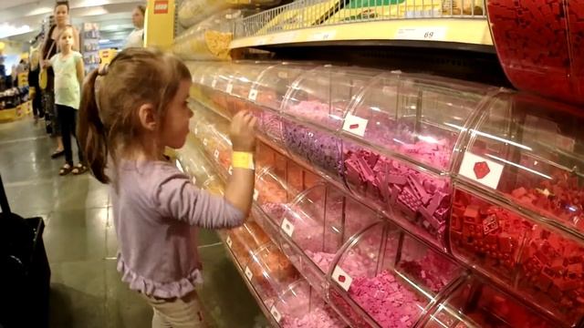 LEGOLAND ОЧЕНЬ МНОГО ЛЕГО ДЕТАЛЕЙ И КУБИКОВ В МАГАЗИНЕ смотреть онлайн