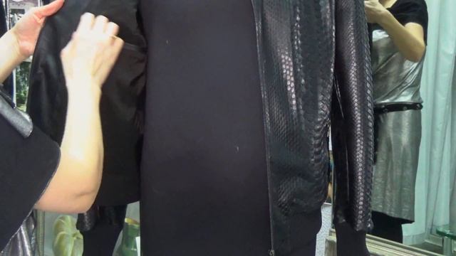 Кожаная куртка из питона | Особенности пошива | Раскладка выкройки на коже | Владанна обзор новинок смотреть онлайн