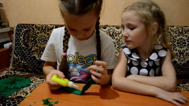 Подделка на Новый Год \\ Своими руками сделали ёлочку из бумаги смотреть онлайн