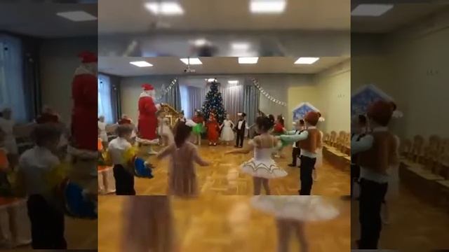 Новогодний утренник 2020 в детском саду и школе у Ксюши и Саши?? #детскийсад #школа #дедмороз смотреть онлайн