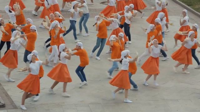 55 лет полёта В.В.Терешковой. Флешмоб «Космическая прогулка: Валентина-твист». Ярославль, 16.06.201 смотреть онлайн