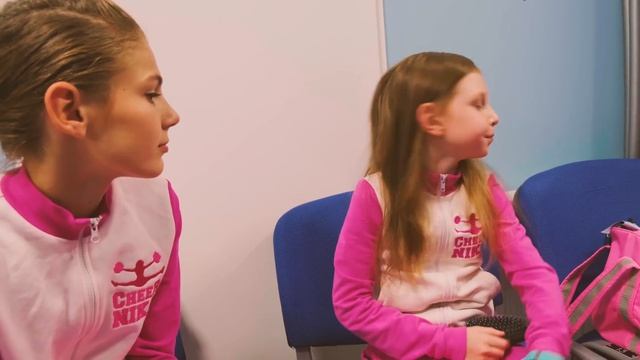 Как черлидерши спасли Орео Веронику на соревнованиях по черлидингу.