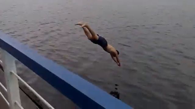 +10 and they go swimming смотреть онлайн