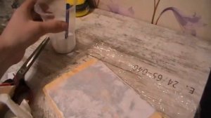 Как перенести фото на дерево с помощью клея