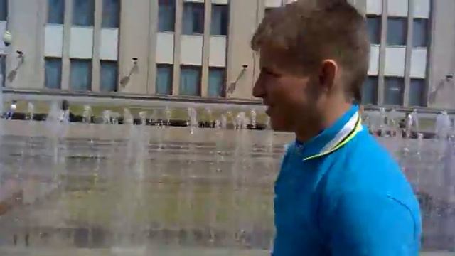 фонтан и 3 парня которым нечего делать(1 часть) смотреть онлайн