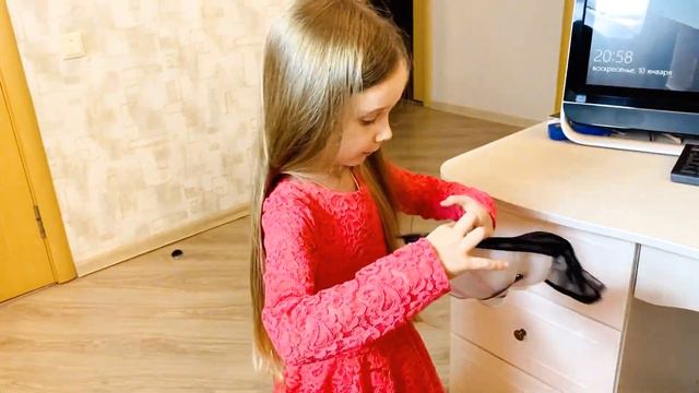 Полина и Папа показывают правильное поведение Для Детей смотреть онлайн