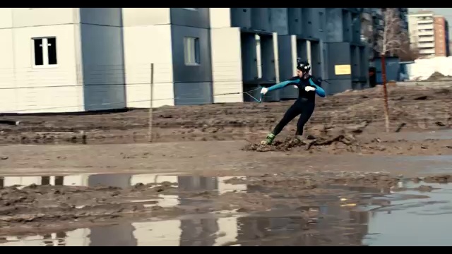 По лужам Челябинска на вейкборде смотреть онлайн