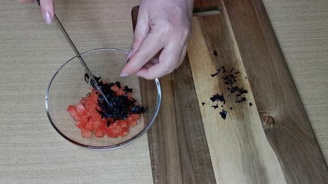БРУСКЕТТА с вялеными томатами и базиликом. Нереально вкусный перекус.BRUSCHETTA with dried tomatoes смотреть онлайн