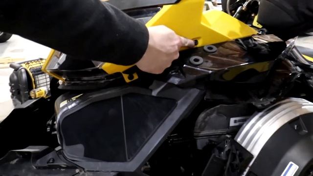 Skidoo MXZ600 ACE Spark Plug Replacement смотреть онлайн