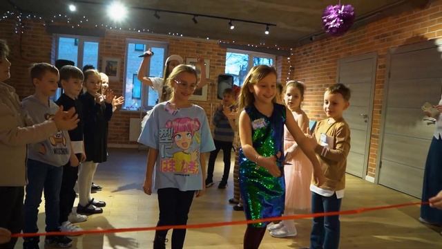 Научный и танцевальный день рождения двух подруг