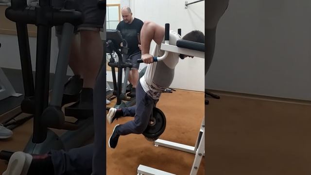 Отжимания на брусьях с утяжелением 52 кг, с.в. 83 кг/ Push-ups on bars with a weighting of 52 kg смотреть онлайн