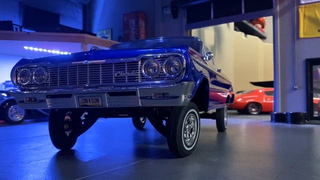 Redcat and Jevries 1/10 1964 Lowrider Impala hopping and 3 wheelin смотреть онлайн