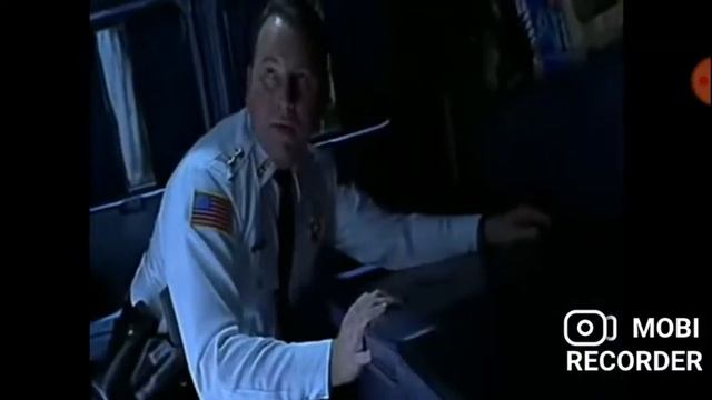 невеста Чаки (6/15) Чаки и Тиффани серьёзно ранят ворона гвоздями смотреть онлайн