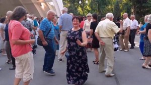 КОЛОКОЛЬЧИКИ ЗВЕНЯТ, МАЛИНЫ ЦВЕТ! ТАНЦЫ В ПАРКЕ ГОРЬКОГО ХАРЬКОВ 2021