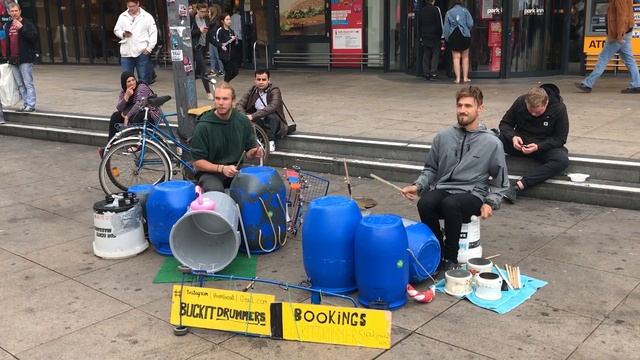 Уличные барабанщики. Берлин. Александр плац. смотреть онлайн