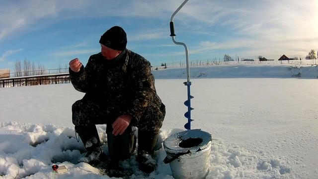 В поисках рыбы на мотобуксировщике! смотреть онлайн