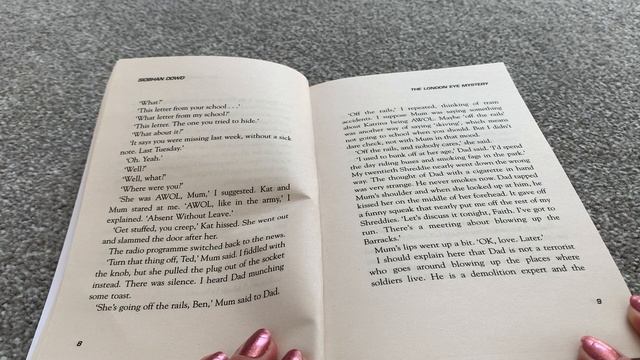 Miss Crane reading ch1-3 of The London Eye Mystery by Siobhan Dowd смотреть онлайн